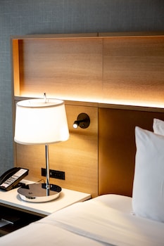 Suite, 1 King Bed with Sofa bed, Non Smoking
