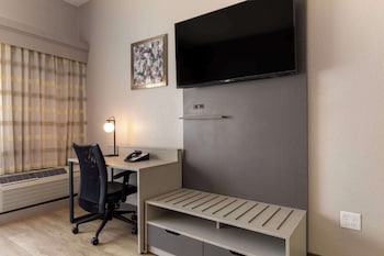 Standard Room, 1 King Bed, Accessible, Refrigerator & Microwave