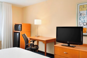 Room, 1 King Bed (Mobility/Hearing Access, Roll-in Shwr)