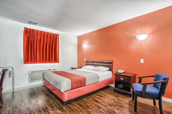 Standard Room, 1 Queen Bed, Smoking, Refrigerator & Microwave