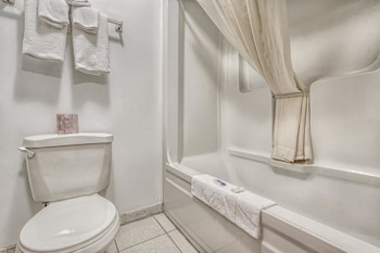 Deluxe Room, 1 King Bed, Non Smoking, Hot Tub