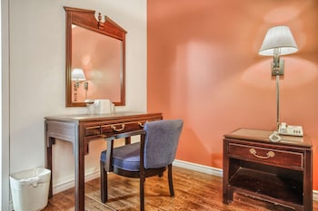 Standard Room, 1 Queen Bed, Smoking, Refrigerator & Microwave
