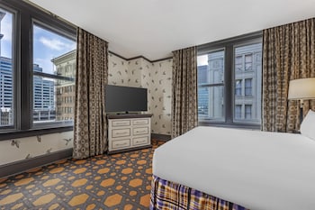 Deluxe Room, 1 King Bed (Corner)