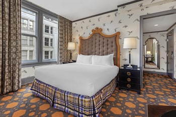 Deluxe Room, 1 King Bed (Corner)