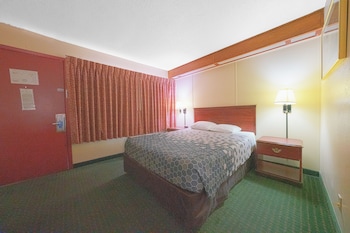 Basic Room, 1 King Bed
