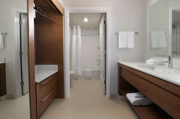 Room, 1 Queen Bed with Sofa bed, Accessible (Hearing)