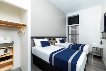 DOUBLE ROOM(Separate Beds)-SHARED BATHROOM
