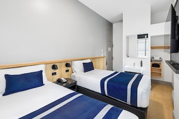 DOUBLE ROOM(Separate Beds)-SHARED BATHROOM