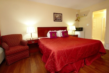 Standard Room, 1 King Bed, Jetted Tub