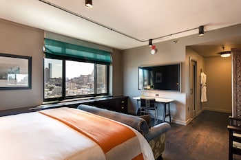 Grand Room, 1 King Bed, Corner