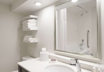 Deluxe Room, 1 King Bed, Accessible (Hearing)