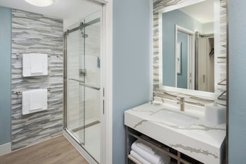 Room, 2 Queen Beds (Water View)