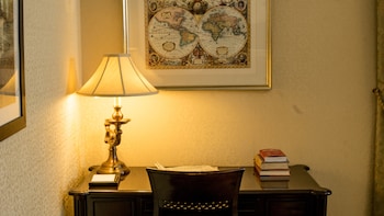 Deluxe Room, 1 King Bed