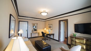 Deluxe Suite, 1 King Bed