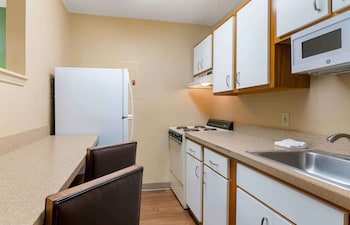 Deluxe Studio, 1 Queen Bed with Sofa bed, Non Smoking