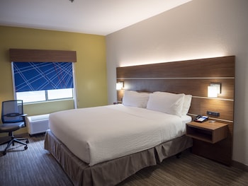 Standard Room, 1 King Bed, Accessible (Mobility, Roll-In Shower)