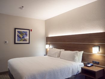 Standard Room, 1 King Bed, Accessible (Mobility, Roll-In Shower)