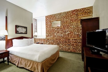 Suite, 1 King Bed (2 Rooms, Whirlpool)