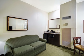 Suite, One Queen Bed, Non-Smoking