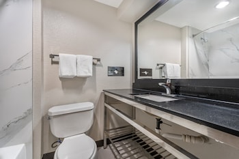 Deluxe Room, 2 Queen Beds, Smoking