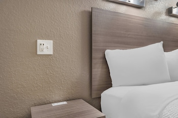 Deluxe Room, 1 King Bed, Non Smoking, Kitchenette