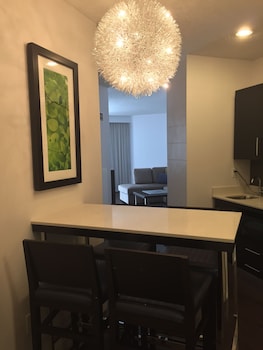 Suite, 1 King Bed, Accessible (Roll In Shower)