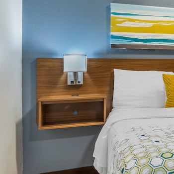 Suite, 1 Queen Bed with Sofa bed, Non Smoking (Accessible)