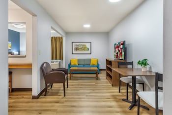 Suite, 1 Queen Bed with Sofa bed, Non Smoking