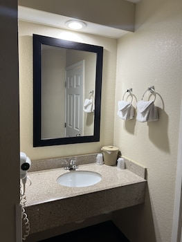 Standard Room, 1 Queen Bed
