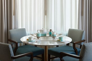 Suite, 1 King Bed