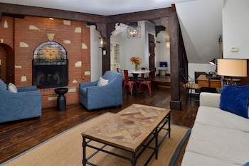 Cottage 1 with Fireplace and Hot Tub