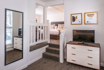 Village Tower King Junior Suite