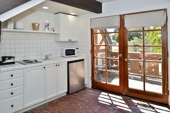 Cottage 5 with Fireplace and Hot Tub