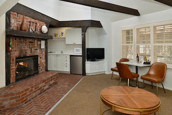 Cottage 4 with Fireplace
