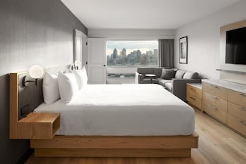 Suite, 1 King Bed with Sofa bed (Speciality)