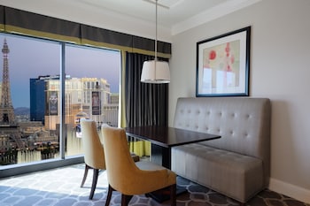 Octavius Executive Fountain View Suite King