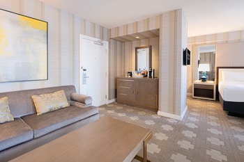 Julius Corner Studio Suite King Strip View  Non-Smoking
