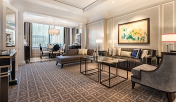 Palace Executive Suite, 1 King Bed, Non Smoking (Newly Renovated)