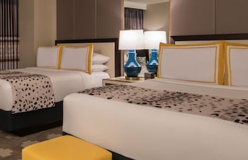 Julius Deluxe Room, 2 Queen Beds, Non Smoking