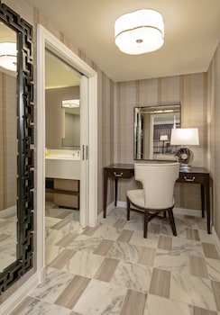 Julius Executive Suite King