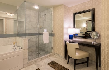 Augustus Executive Suite, 1 King Bed (Newly Renovated)