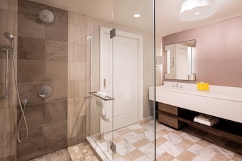 Julius Premium Studio Suite King