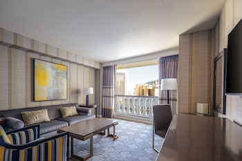 Julius Executive Studio Suite King Strip View Non-Smoking