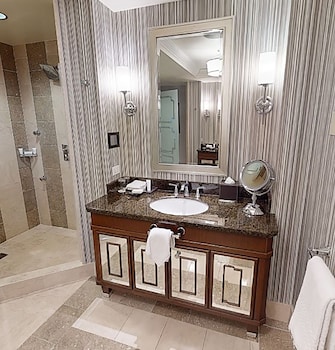 Octavius Premium Suite King