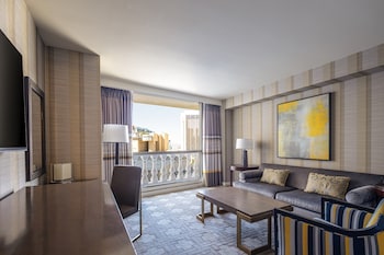 Julius Executive Studio Suite King Strip View Non-Smoking