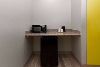 Standard Room, 1 King Bed, Accessible