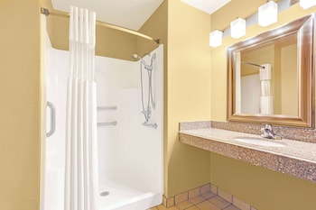 Standard Room, 1 King Bed, Accessible