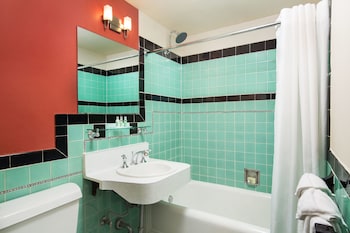 Standard Room, 1 Queen Bed