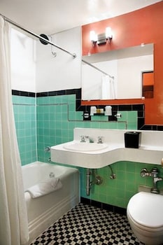 Standard Room, 1 Queen Bed
