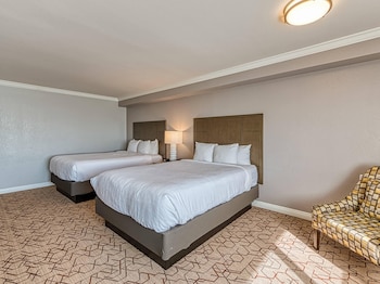 Standard Room, 2 Queen Beds, Non Smoking